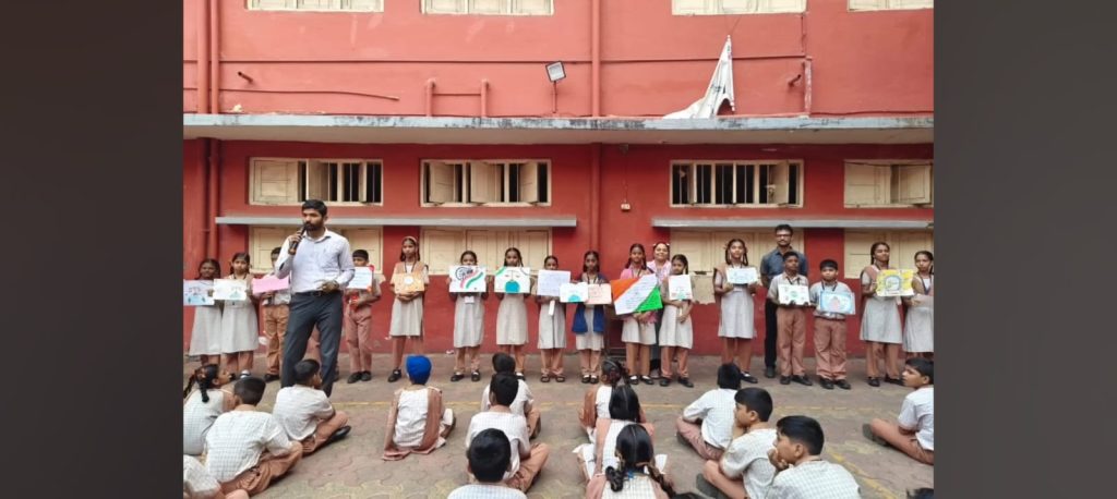 संविधान दिन बी एड् द्वितीय वर्ष विद्यार्थ्यांनी आंतरवासिता शाळेत साजरा करण्यात आला.