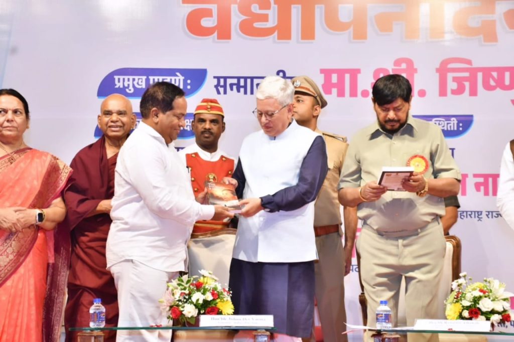 सिद्धिविनायक शिक्षण प्रसारक मंडळाचे संचालक सन्माननीय श्री. रमेश श्रीराम खानविलकर सर यांना 