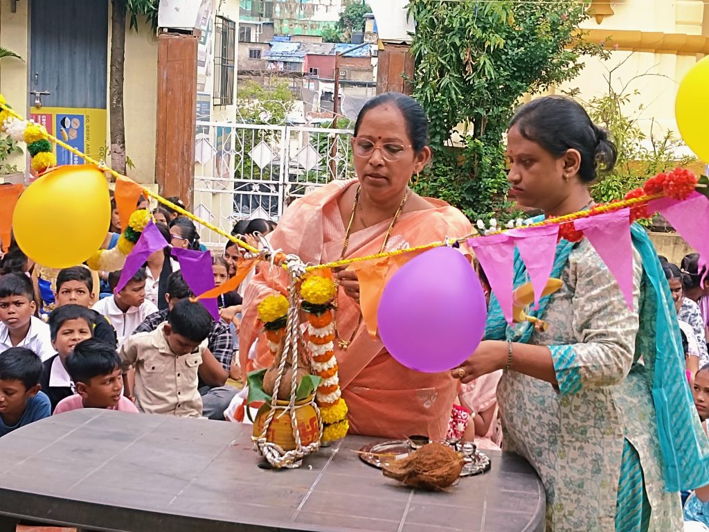 सिद्धिविनायक शिक्षण प्रसारक मंडळ संचलित राजाराम शेठ विद्यालय, सिद्धिविनायक इंग्लिश मीडियम स्कूल व आर. एस. ज्युनिअर कॉलेज यांच्या संयुक्त विद्यमाने राजाराम शेठ विद्यालयाच्या प्रांगणातील मैदानावर दहीहंडी उत्सवाचे आयोजन करण्यात आले.